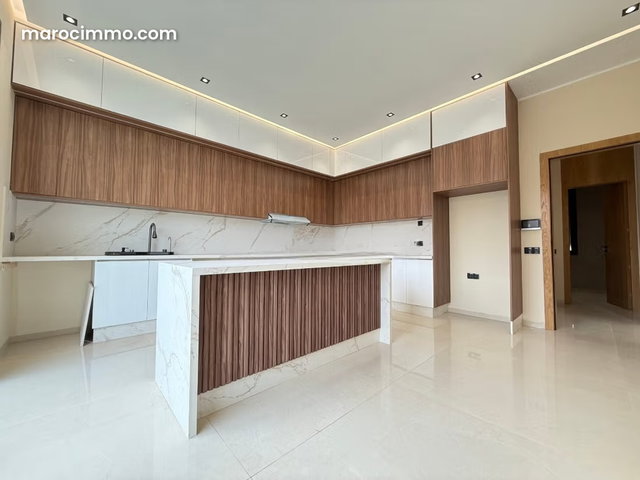 Villa Neuve à Vendre – Golf Noria Marrakech, 5 Suites, Piscine Design & Rooftop, à 10 min du Morocco Mall — 2
