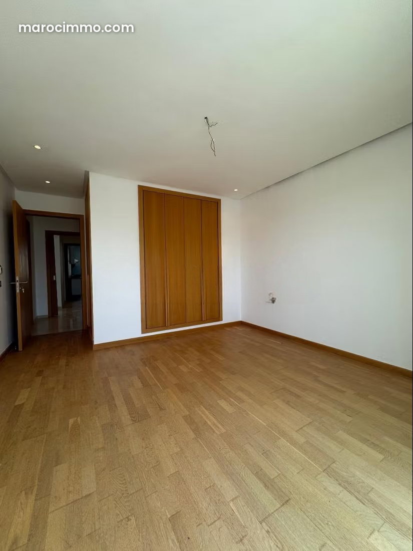 140 sqm Apartment, 2 Bedrooms, Souissi, Rabat — Rabat