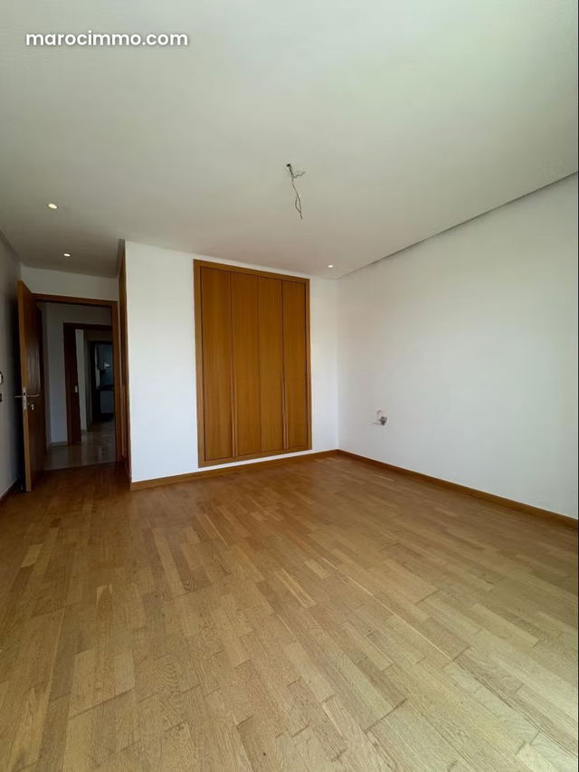 Apparemment en vente à Lorangeraie de souissi — Rabat