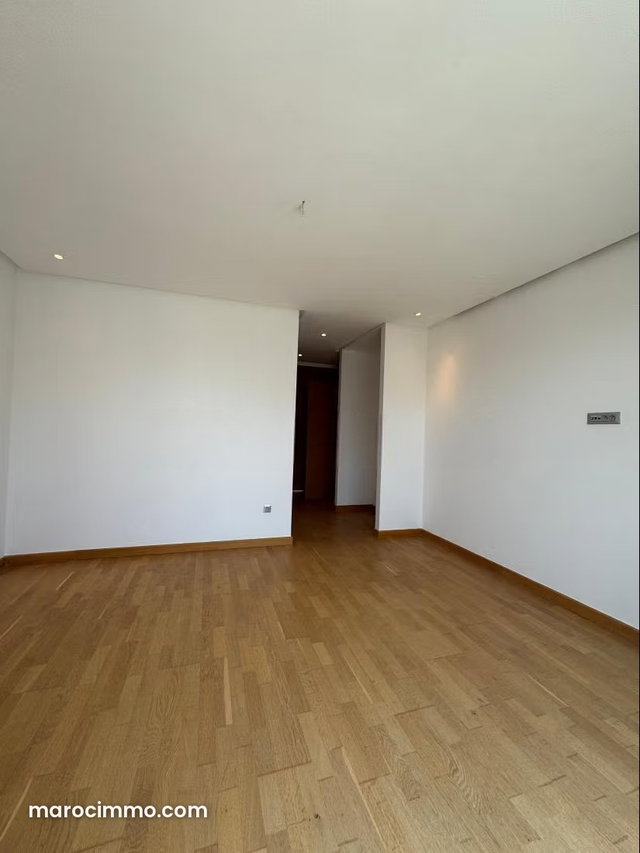 Apparemment en vente à Lorangeraie de souissi — 5