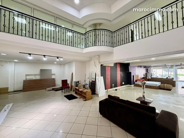 Local Commercial 270 m² Near CFC — 3