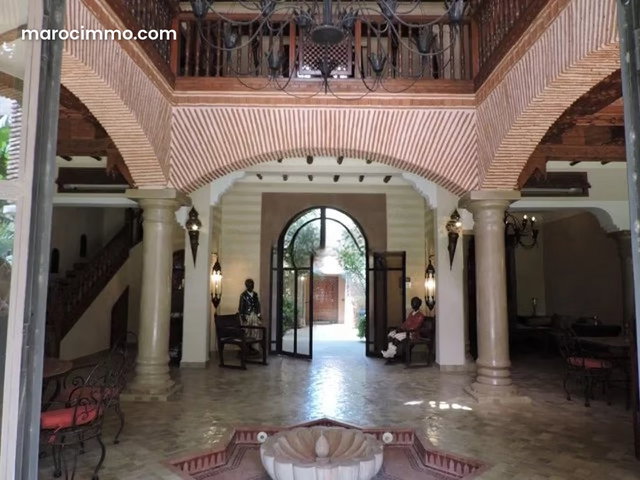Luxurious Riad with Pool and Spa in Marrakech — 4