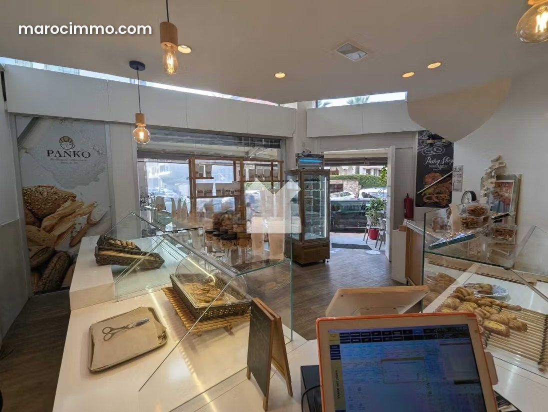 93 m² Commercial Premises with Terrace, Palmier, Casablanca — Casablanca