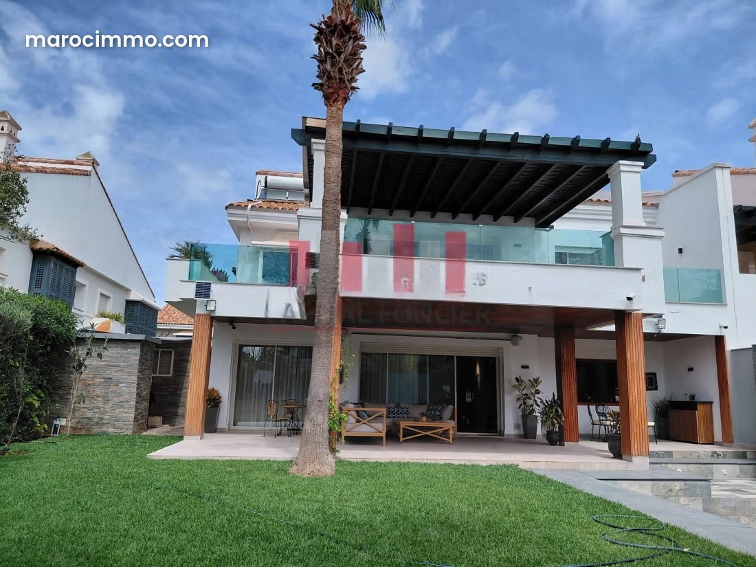 Villa neuve 680 m², piscine et jardin, Dar Bouazza à vendre — Dar Bouazza