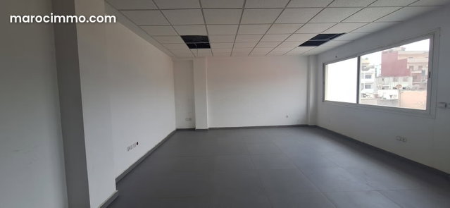 Bureaux en location à Beauséjour. Surface de 37 m². Places de parking — 4