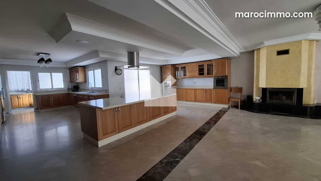 Local commercial à Louer de 1221.0 m² à Casablanca, La Gironde — 4