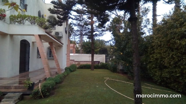 À louer villa avec piscine à Souissi — 3