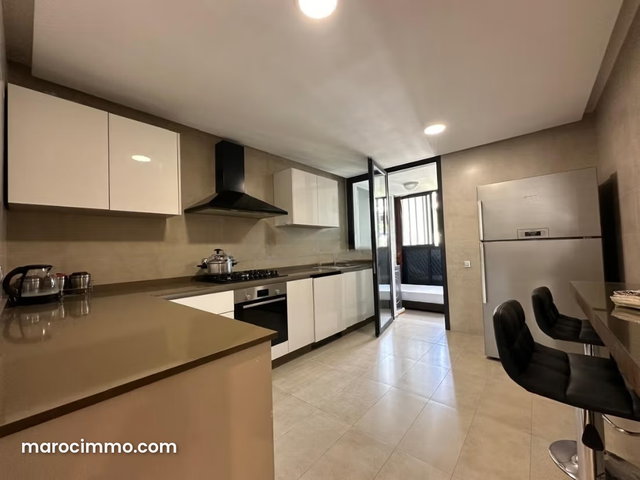 Bel appartement en location à Souissi. 8 pièces. Bien meublé — 5