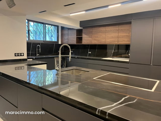Val d’anfa: Location villa pour Bureau de haut standing à Anfa. Surface de 600 terrain et 1000 m² de bâti Piscine et cheminée — 4