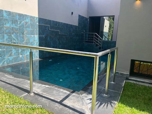 Val d’anfa: Location villa pour Bureau de haut standing à Anfa. Surface de 600 terrain et 1000 m² de bâti Piscine et cheminée — 2