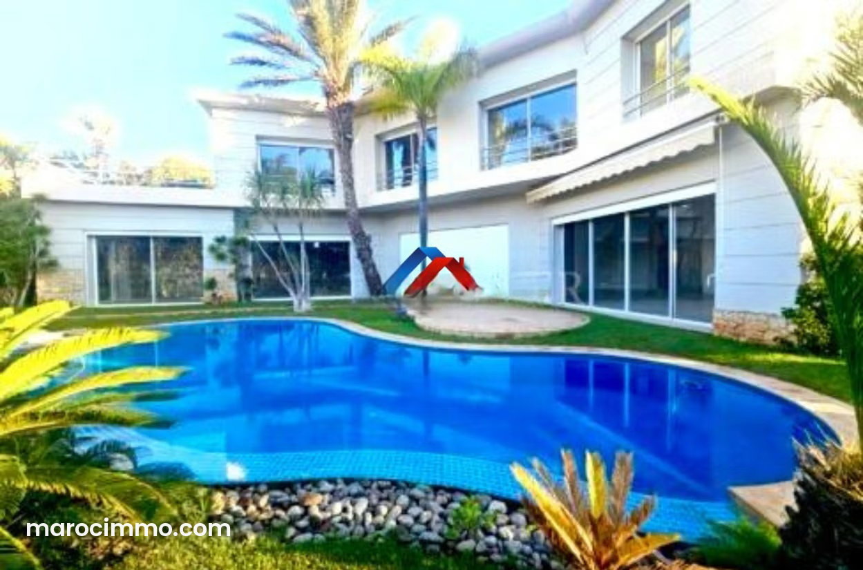 Villa de luxe à Souissi, Rabat, jardin et piscine — Rabat