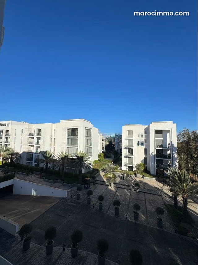 Location d'un appartement à Souissi. 2 chambres, plus chambre de service. Résidence avec piscine et salle de sport — 3