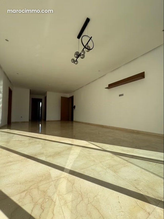 Location d'un appartement à Souissi. 2 chambres, plus chambre de service. Résidence avec piscine et salle de sport — 2
