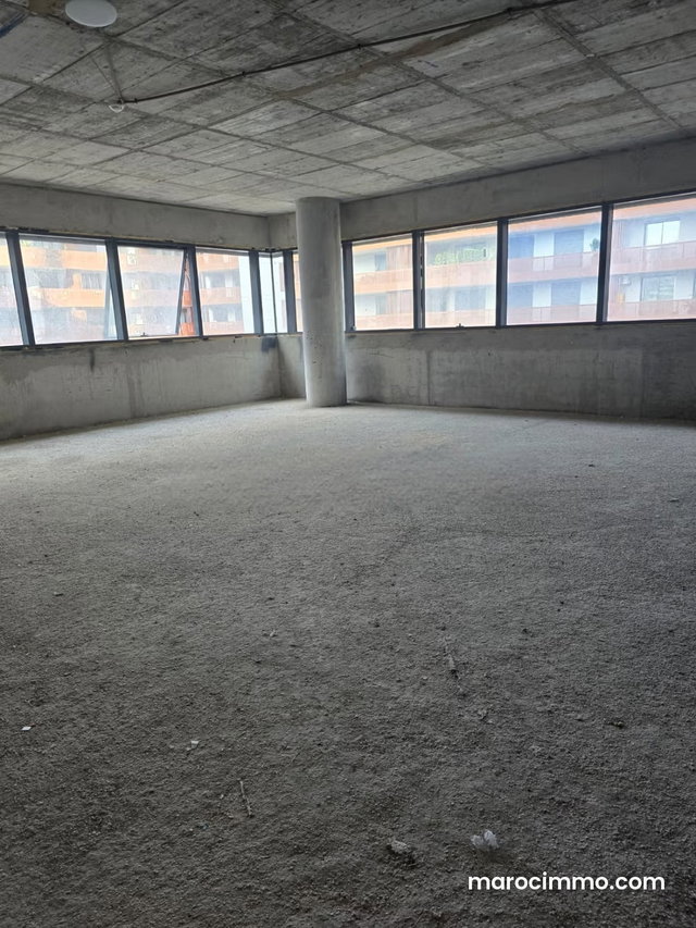 Bureau emplacement stratégique — 2