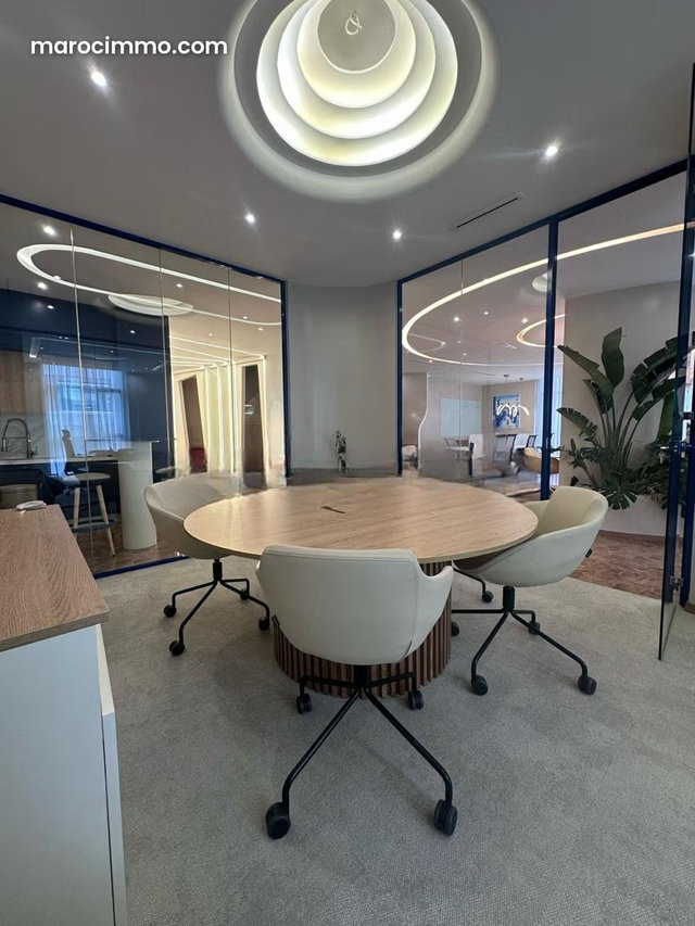 Bureau neuf aménagé et équipé — 2