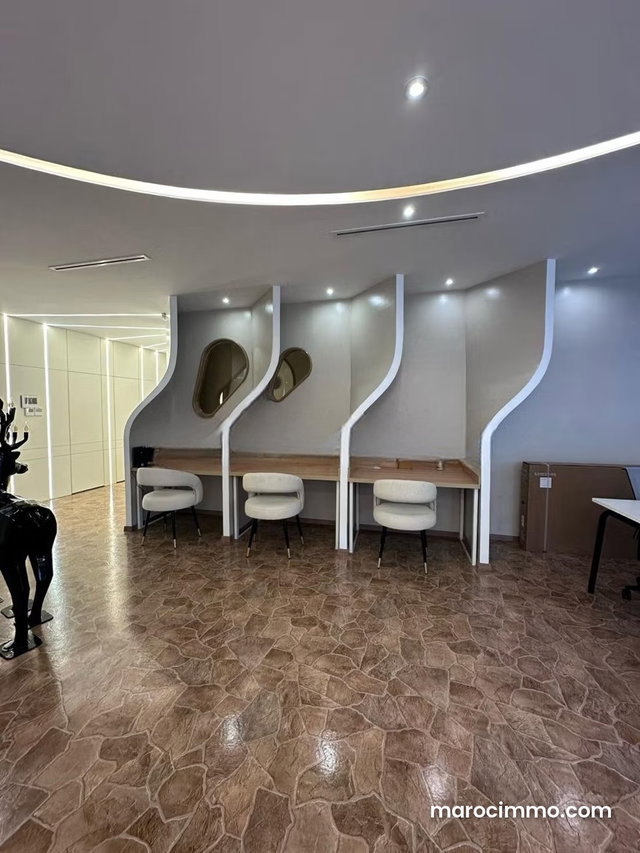 Bureau neuf aménagé et équipé — 3