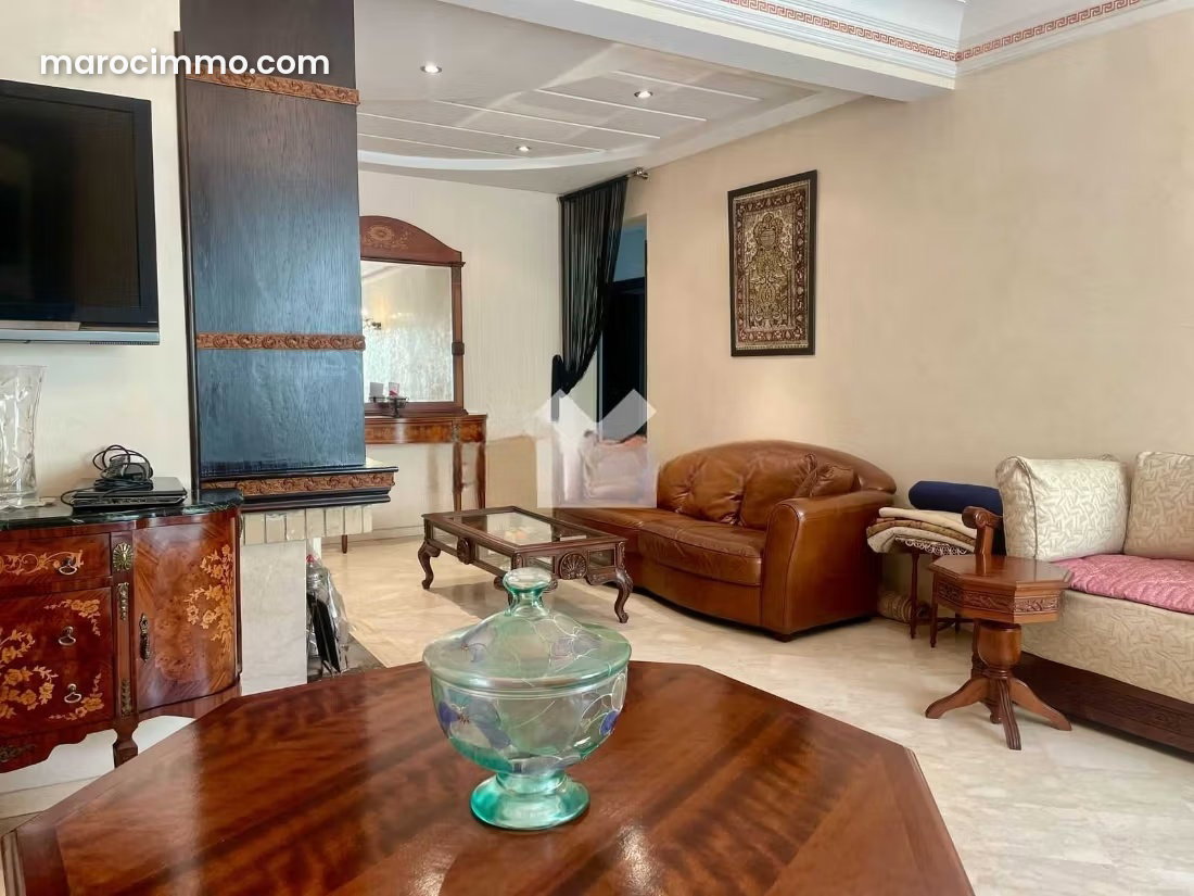 5-Room Apartment in Maârif Extension, Casablanca, with Garage — Casablanca