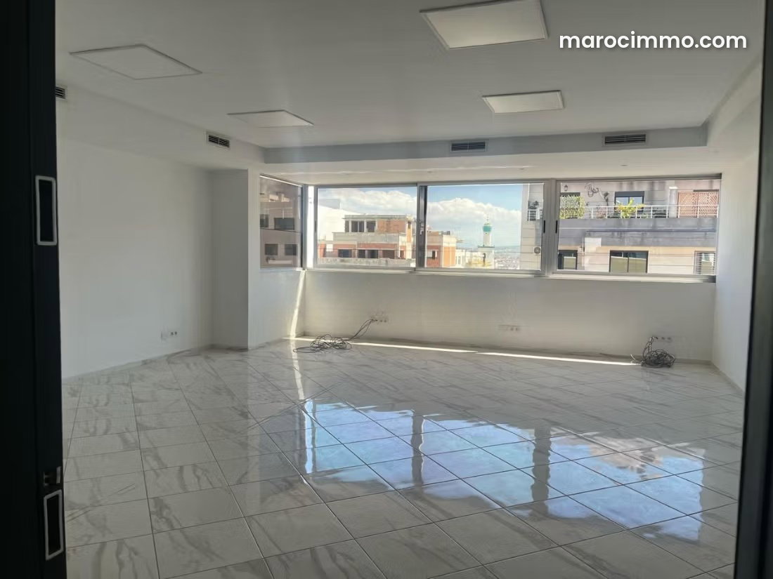 مكتب مجهّز للإيجار بوسط طنجة — طنجة