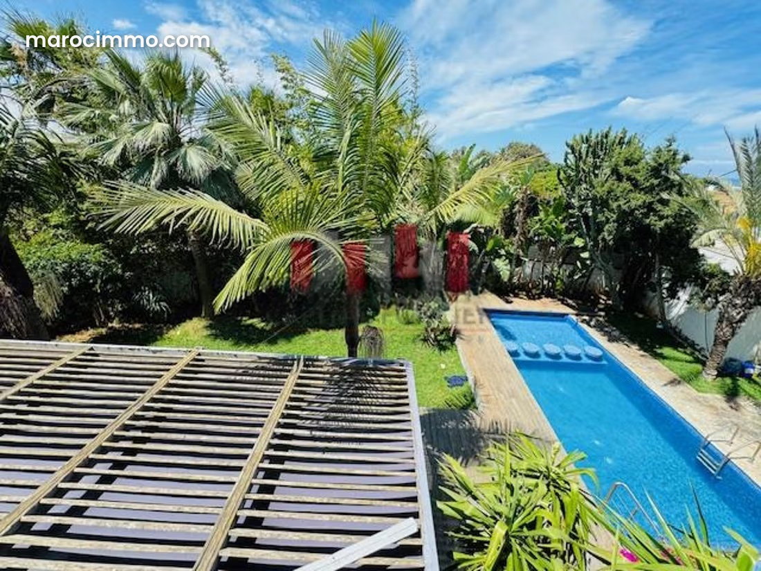 Villa 1000 m² avec piscine et jardin, Aïn Diab, Casablanca — Casablanca