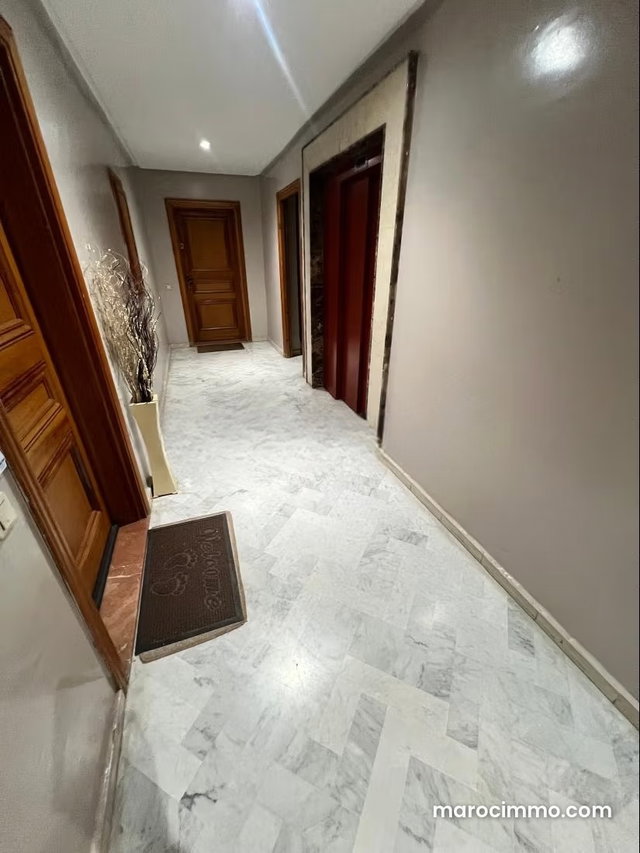Bel appartement à vendre à Camp Al Ghoul. Superficie 75 m² — 3