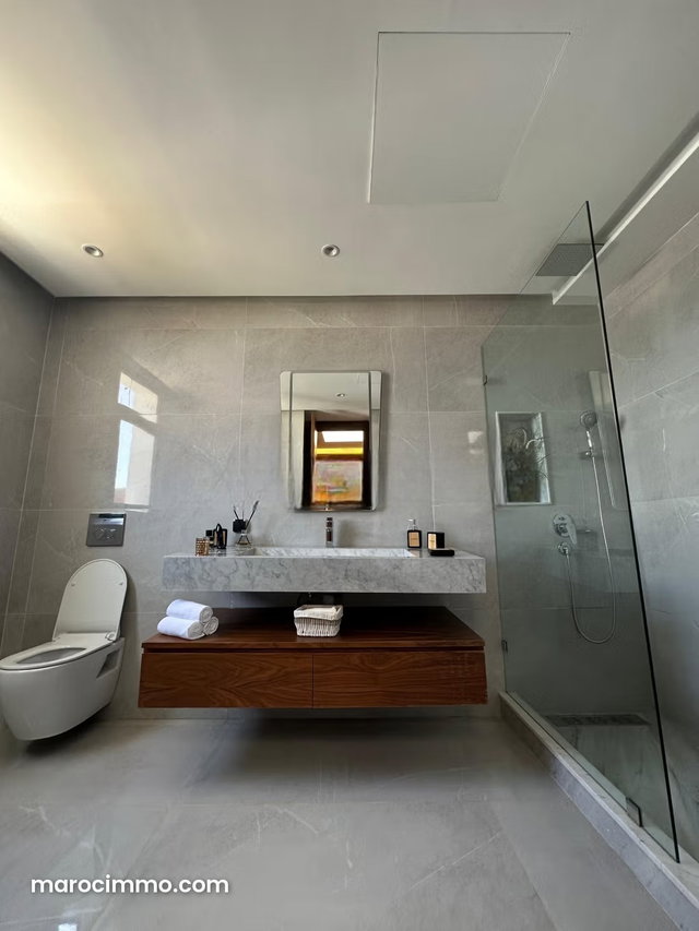 Magnifique villa à vendre à Quartier El Menzah 5 belles chambres. Climatisation et piscine — 4