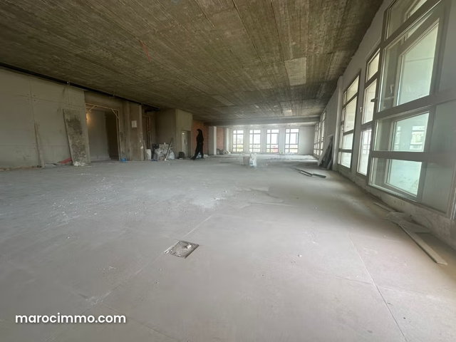 Plateau de bureau de 461m2 cfc — 2