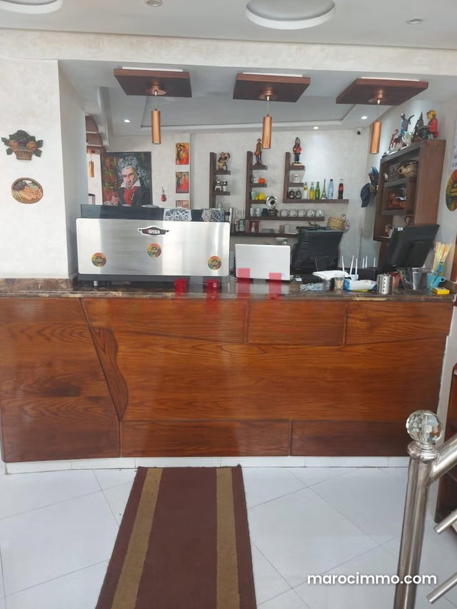 COUP DE FUSIL Café belle façade bien placé BELVEDERE — 4