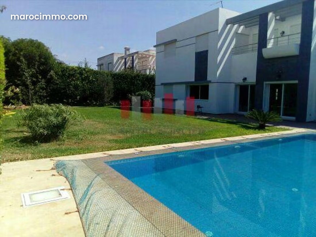 830 m² Villa with Pool and Landscaped Garden, Central Bouskoura — Bouskoura