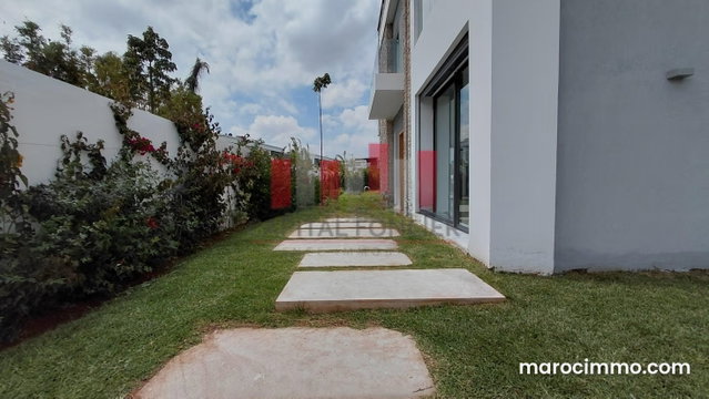 Grande villa avec magnifique jardin — 2