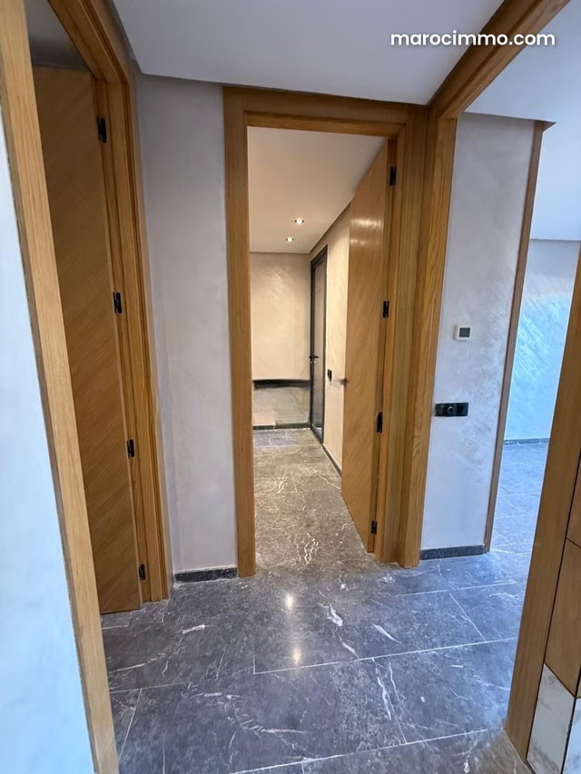 Joli appartement 2 chambres vide — 4