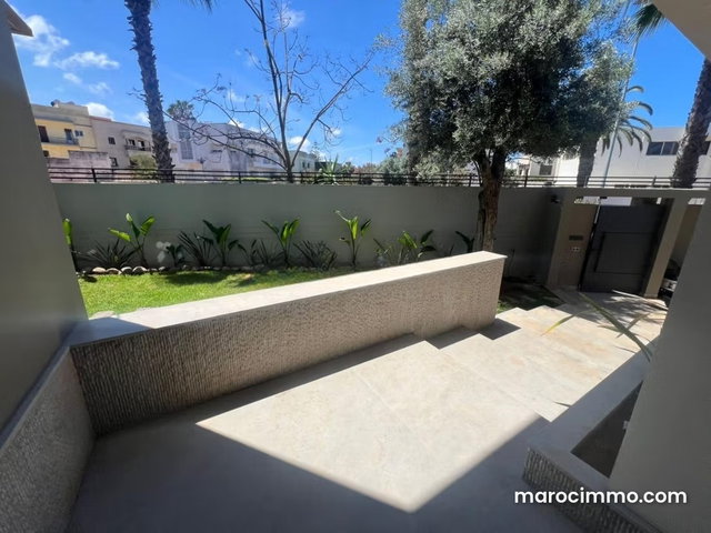 Somptueuse villa meublé moderne à louer à Longchamps Hay Al Hanâa. Surface de 650 m². Meublé — 3