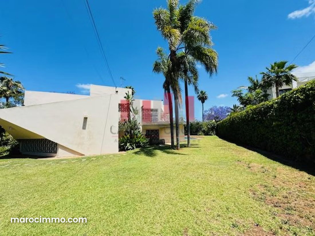 1,800 m² Villa with Pool and Garden, Longchamps, Casablanca — Casablanca