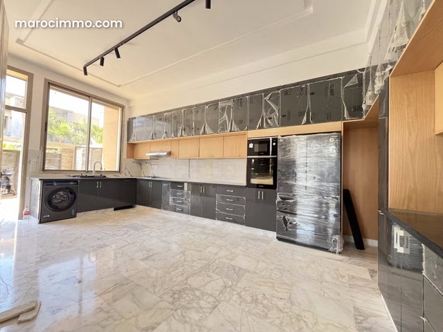 Villa Neuve à Vendre – Route de Tahanaout Marrakech, 5 Chambres, Piscine Chauffée et Vue Panoramique Atlas — 4