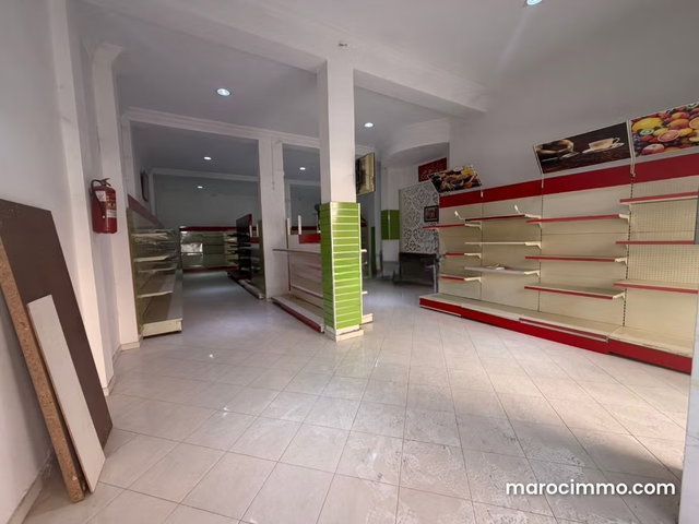 Local commercial 150m² 20m² terrasse — 3
