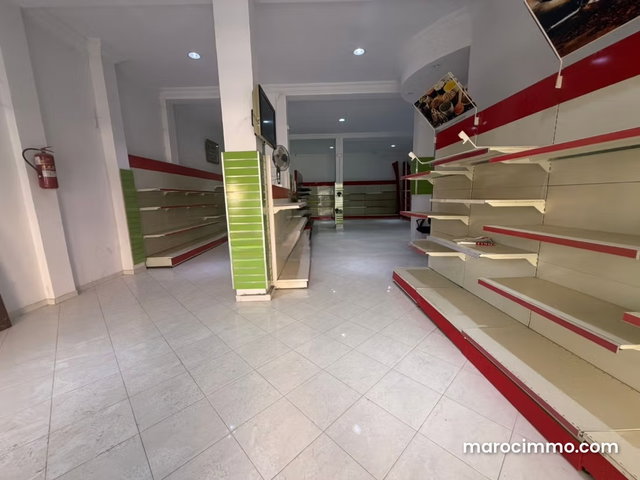 Local commercial 150m² 20m² terrasse — 4