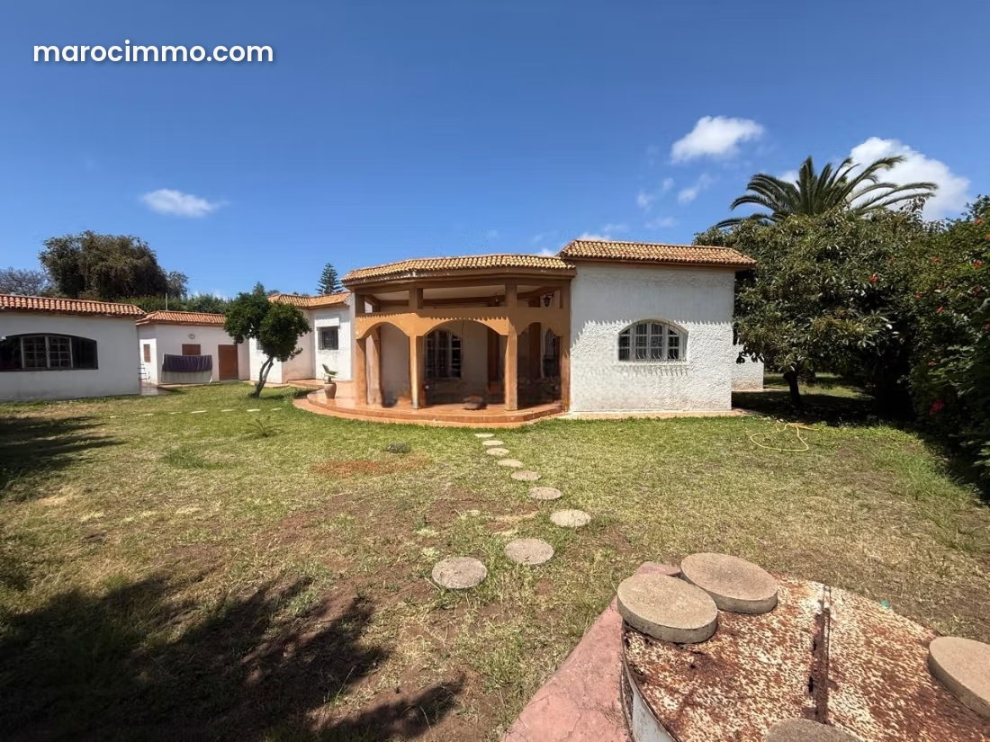 1,100 m² Villa to Renovate, Riyad, Rabat, Rare Potential — Rabat