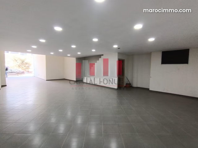 Bel emplacement / Magasin premium de 170m2 à la location Taddart — 3