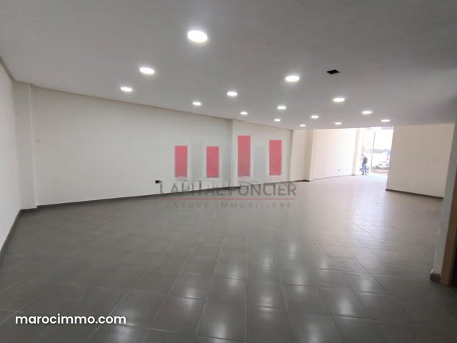 Bel emplacement / Magasin premium de 170m2 à la location Taddart — 4