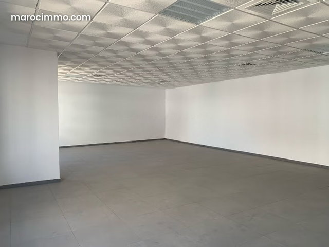 Plateau de bureau à louer aux HOPITAUX — 4