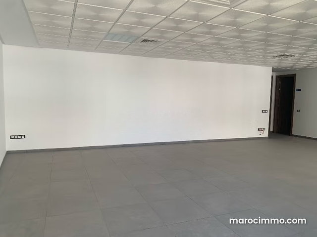 Plateau de bureau à louer aux HOPITAUX — 3