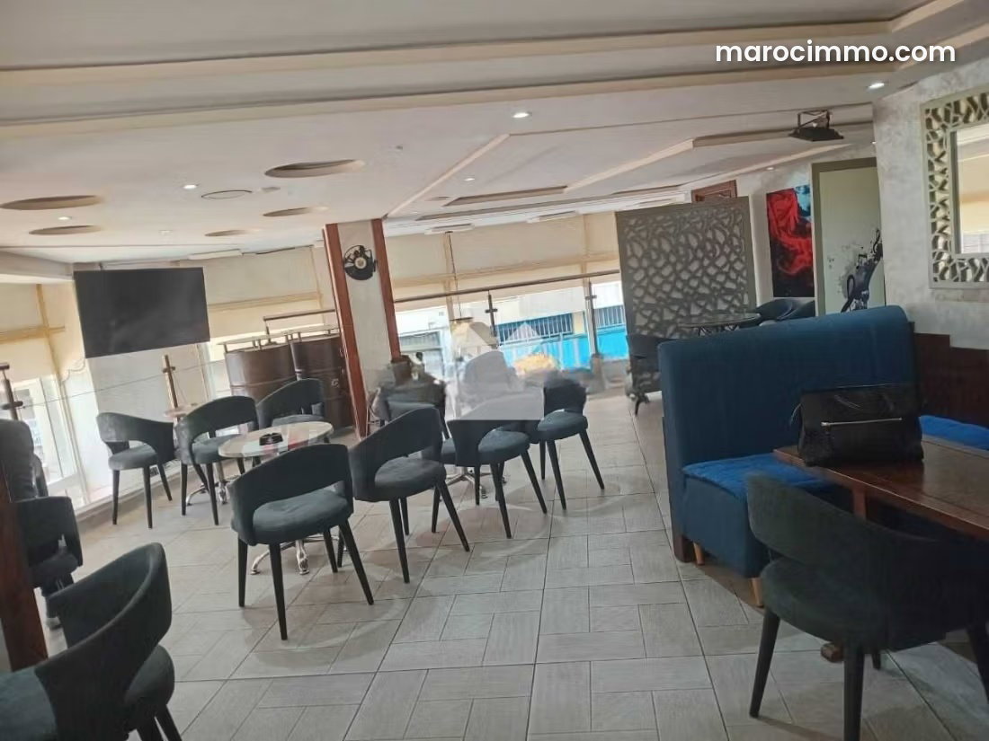 Local commercial 143 m², double vitrine, Belvédère Casablanca — Casablanca