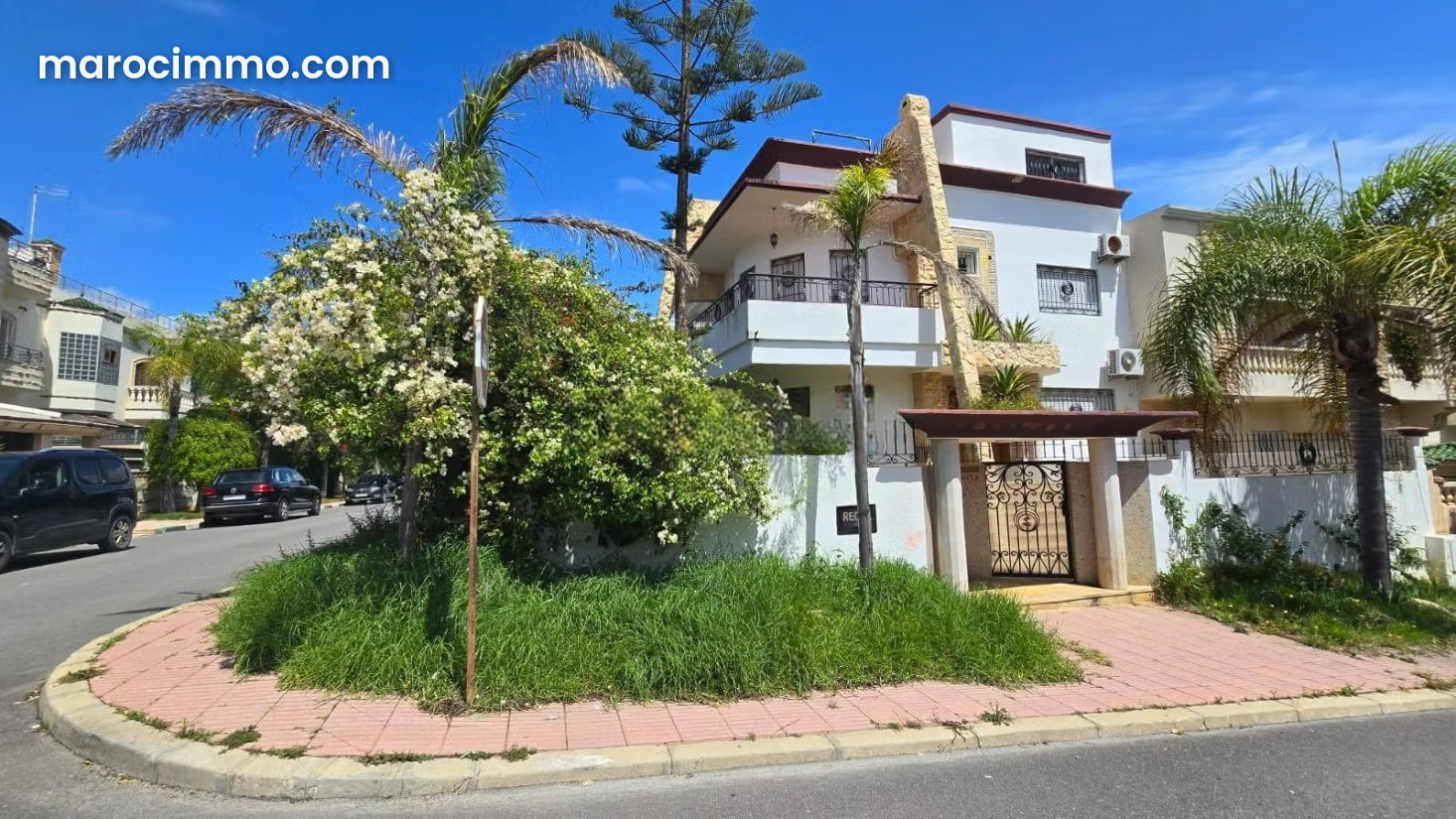 Villa 5 chambres à vendre Wifak, Temara, 300 m² sur 3 niveaux — Temara