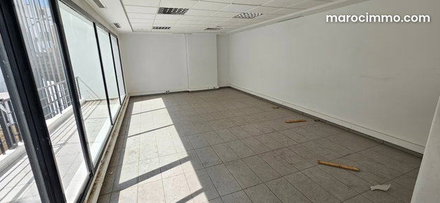 Plateau bureau 145 m2 avec balcon — 3