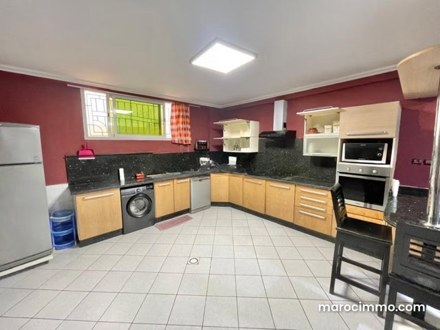 Villa de 374m² avec piscine à louer — 5