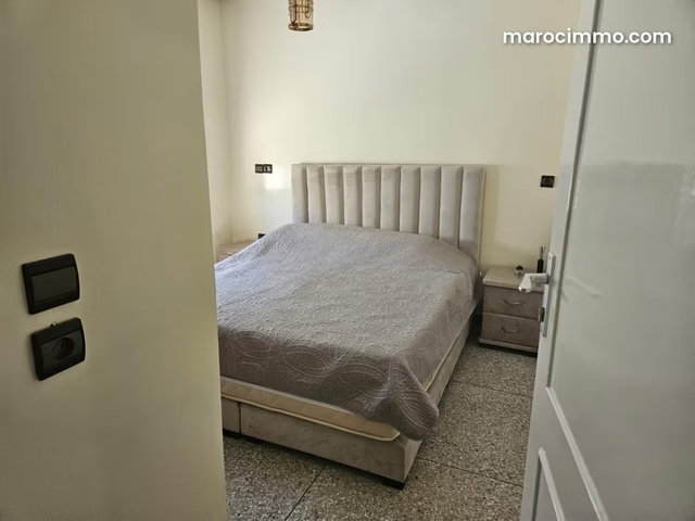Loue appt meuble étage villa — 3