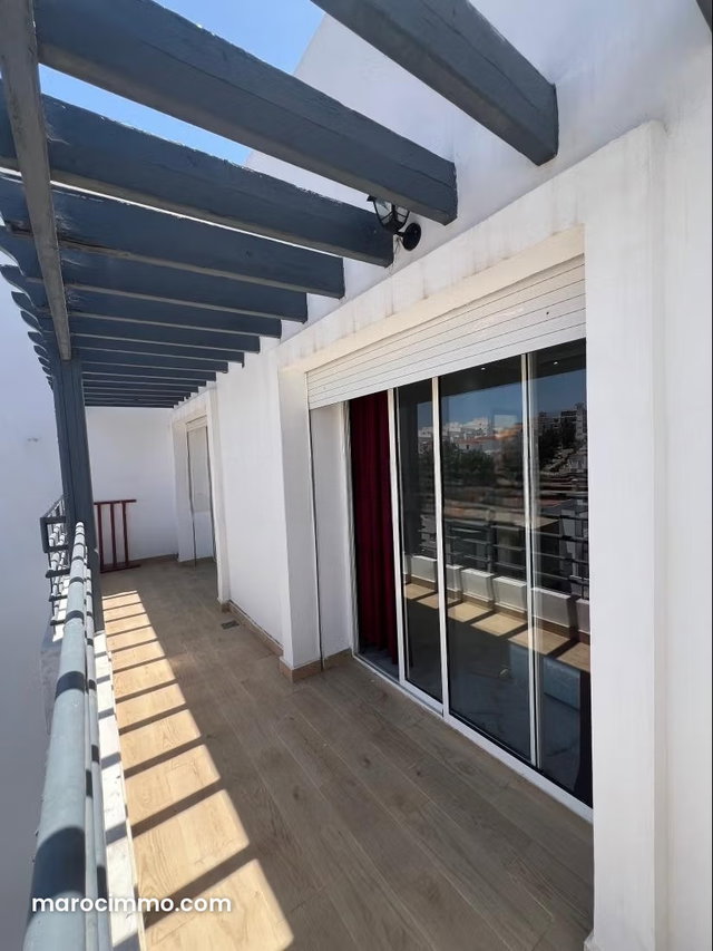 Duplex de 5 chambres ensoleillé en location — 2
