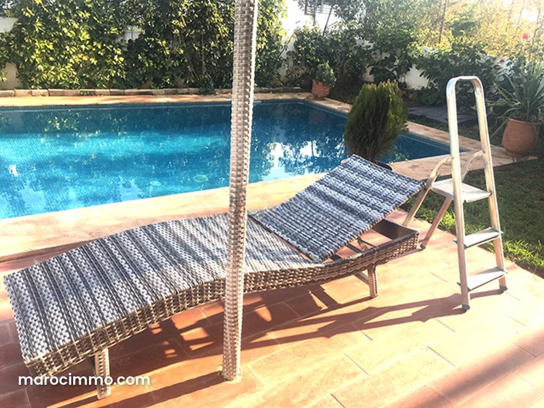 Villa avec piscine et jardin à louer à Salé — Salé