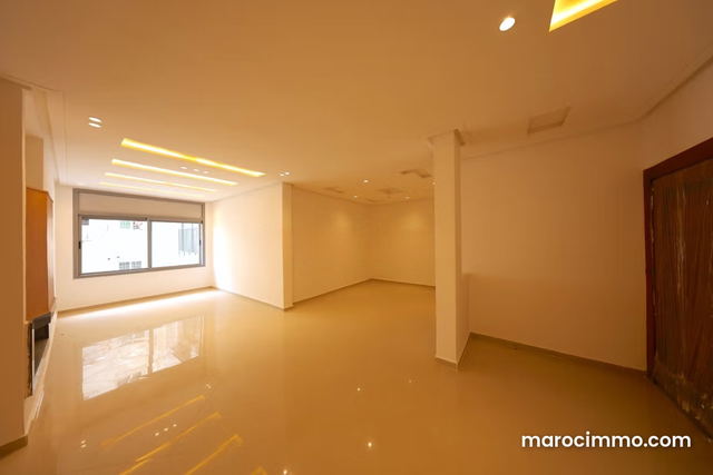 Vend appartement à Hay Atlas Fès. Surface totale 181 m². Ascenseur et stationnement — Fès