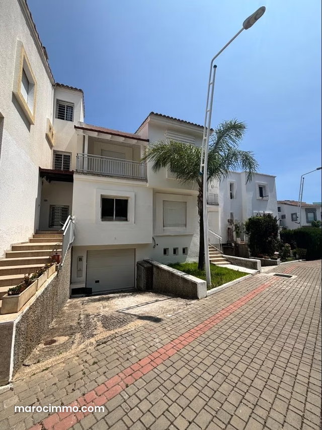 Maison de luxe à vendre à Rmilat. Surface totale 240 m². Salon typique marocain, résidence sécurisée — 4