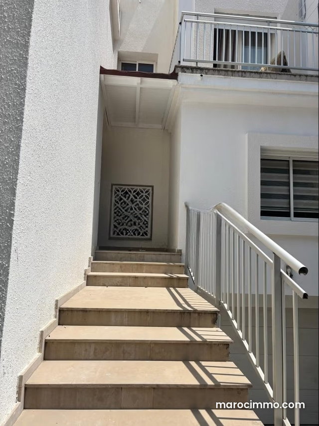 Maison de luxe à vendre à Rmilat. Surface totale 240 m². Salon typique marocain, résidence sécurisée — 5